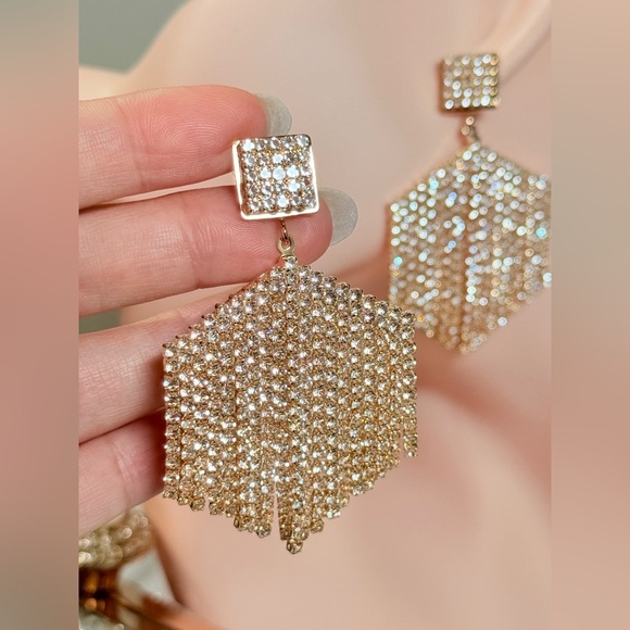 ⚜️ Elegant Dangle Gold Earrings With Crystals - Picture 8 of 8